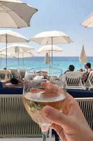 Un Ete Sur La Plage Le Galet A Nice Le Nouveau Spot Trendy De La Cote D Azur Cote D Azur Nice Ville Nice