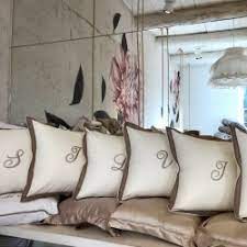 Decora la tua casa scegliendo tra cuscini di design con pattern e trame diverse, acquista i modelli in linea con il resto dei tuoi arredi e ammira il risultato finale. Cuscini Arredo Online Classici O Personalizzati Innovazione Versilia Innovazione Versilia