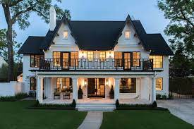 When lisa staton of lisa staton interior design approached this 1931 brick tudor home in seattle, she wanted to introduce modernity to the interior while still maintaining the history. Historic Tudor Style Home In Houston Gets A Bold Modern Transformation