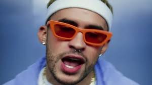Bad bunny estrena su segundo album de estudio titulado yhlqmdlg una abreviación para yo hago lo que me da la gana un album menos personal como lo fue x100pre y cargado de invitados de lujo como anuel. La Dificil Bad Bunny Zut Tv Los Videos Musicales Mas Nuevos Y Raros Encontrados Para Ti