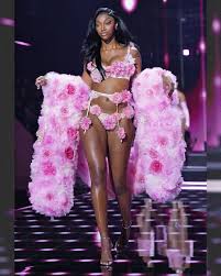 Angel Reese and Suni Lee just made Victoria's Secret history.⁠ ⁠ The WNBA  star 🏀 and Olympic gymnast 🤸‍♀️ became the first professional athletes to  walk in the Victoria's Secret Fashion Show.⁠ ⁠ (