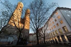 Schlüsselstelle zwischen betrieb und vertrieb. Die Munchner Bank Tragt Die Stadt Im Namen Und Im Herzen Geld Laquo Marktplatz Grun Gloria