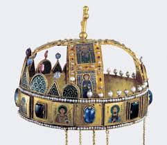 The Holy Crown Of Hungary Side View Presumed Made In Constantinople In The 1070s Was The Coronation Crown Used By T Crown Jewels Royal Jewels Royal Jewelry