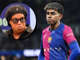 Ronaldinho le apuntó Lamine Yamal en el Barcelona: "Debe..."