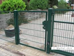 Zaun Aus Polen Gunstige Zaunanlagen In Berlin Zaune Aus Polen Zaun Schiebetor