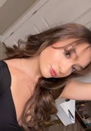 Clarissa Hutton's Instagram, Twitter & Facebook