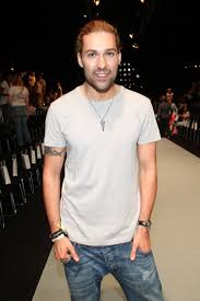 Bob frisuren kurz blond sind heutzutage sehr beliebt bei den damen, vor allem, wenn sie ihr aussehen mit der besten frisur da draußen ändern ohne ein ordentliches aussehen, werden keine männer von ihrem charme angezogen werden, und aus diesem grund müssen sie herausfinden. Manner Mit Blond Gefarbten Haaren