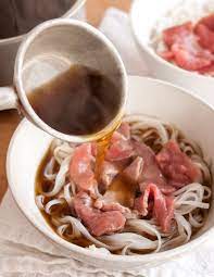 How To Make Quick Vietnamese Beef Noodle Pho Recipe Beef And Noodles Beef Pho Cooking