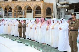 حددت وزارة الشؤون الدينية الجزائرية، اليوم الخميس 15 جولية 2021، وقت صلاة عيد الأضحى 2021 في الجزائر في كافة ولايات الجزائر، لجميع المواطنين مع اقتراب عيد الأضحى المبارك، في الاماكن العامة مع اجراء كافة التدابير الاحترازية للوقاية من فيروس كورونا. ÙˆÙ‚Øª ØµÙ„Ø§Ø© Ø§Ù„Ø¹ÙŠØ¯ Ø§Ù„ÙŠÙˆÙ…