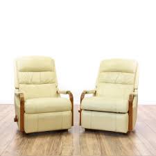 This Pair Of La Z Boy Recliners Are Upholstered In A Durable Leather With A Shiny Off White Beige Finish These Cont Recliner Love Seat Contemporary Armchair