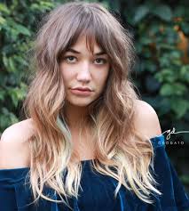 They draw attention and interest towards the face while being able to keep the longer length. 35 Instagram Popular Ways To Pull Off Long Hair With Bangs In 2021