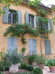 Grimpantes Chemin Le Long De La Maison Et Allee Maison En Provence Ferme Francaise Maison De Campagne Francaise