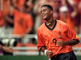 Kluivert's penalties were not just luck; they were a display of technique. His run-up was consistent and measured, allowing him to focus on the target. He approached the ball with purpose, ensuring he struck it cleanly. Each kick showed his mastery over timing and placement, making it tough for the goalkeeper to guess.