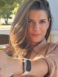 Lisa Mcclowry's Instagram, Twitter & Facebook