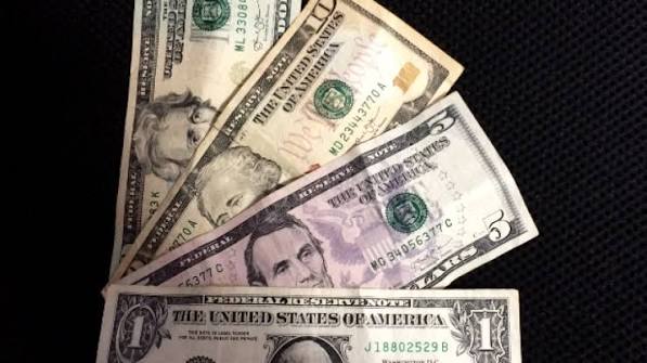 Bill would require most businesses to accept cold, hard cash