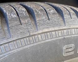 Hình ảnh về Cracked tire