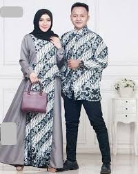 Model Baju Gamis Batik Kombinasi Polos Wanita Terbaru Ragam Muslim Di 2021 Batik Model Baju Muslim