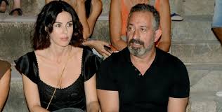 Cem yılmaz ile ilgili tüm haberleri ve son dakika cem yılmaz haber ve gelişmelerini bu sayfamızdan takip edebilirsiniz. Dedikodu Kazani Kayniyor Defne Samyeli Ve Cem Yilmaz Ayriligiyla Ilgili Neler Konusuluyor