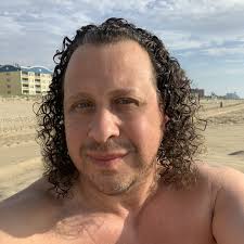 Stream Vinny Gloria music