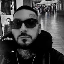 Kelly Red (@KellyRedx)