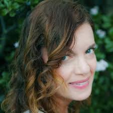 Lisa Cray's Instagram, Twitter & Facebook