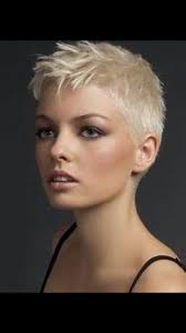 Wenn sie ein runderes gesicht haben, sollten sie sich keinen zu kurzen pixie cut schneiden lassen. Pin By Pamela White On Hair Super Short Hair Short Hair Styles Pixie Very Short Hair
