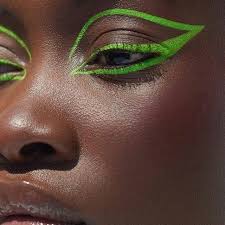 Maison Dassam Maisondassam Photos Et Videos Instagram En 2020 Design De Maquillage Maquillage Yeux Peau Noire Ensemble De Maquillage