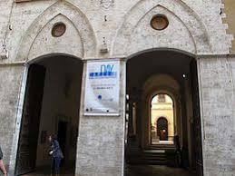 I contributi saranno destinati in larga parte ai fuori sede che abitano nella casa dello studente o in. Universita Degli Studi Di Siena Wikipedia