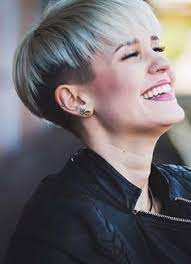 Côté couleurs, pas de restriction ! 43 Meilleures Idees Sur Coupe Au Bol Coupe Au Bol Coupe De Cheveux Cheveux Courts