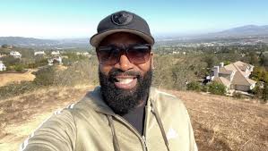 CAN YOU NAME THE SONG I’M SINGING IN THIS VIDEO? I hope you’re enjoying  your weekend! What are your plans for the day