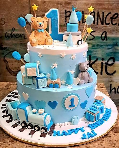 Kids birthday cakes and cupcakes