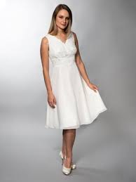 Braut wedding dress tea length hochzeitskleid hochzeit kleider hochzeit hochzeitsinspirationen silhouette : Brautkleid Strandhochzeit Saray Brautkleider Stuttgart