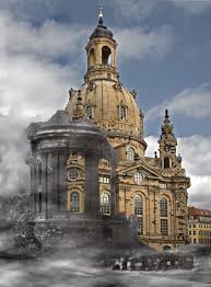 Noch kurz nach der wiedervereinigung sprachen die behörden der stadt selbst, basierend auf den berichten der polizei und der zivilschutzbehörden von 1945, von mehr als 200,000 toten. Frauenkirche Dresden Foto Bild Deutschland Europe Sachsen Bilder Auf Fotocommunity