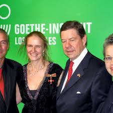 Brendan fraser's performance as george displays the kind of easy charm that makes a movie star. Deutsche Schriftstellerin Wird Mit Dem Bundesverdienstkreuz Geehrt Boulevard