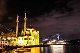 Indeed, ortaköy mosque photos, with the bridge the background are often used to demonstrate that particular istanbul juxtaposition of traditional and modern. Istanbul Gezilecek Yerler Ortakoy Gezilecek Yerler Filgezi
