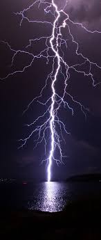 Hierboven zie je de verwachte onweer en bliksem boven nederland, belgië, duitsland, engeland en om de 6 uur berekenen we op basis van de dan bekende weergegevens de verwachte onweer. Pin Van Sue Barnhart Op Bliksem Bliksem Fotografie Natuur Onweer