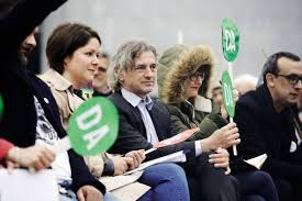 Glasu ljudstva opozarjajo ...