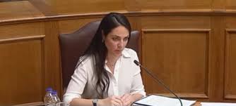 Σε διευκρινίσεις προχώρησε η υφυπουργός εργασίας δόμνα μιχαηλίδου, έπειτα από την πρωινή δήλωσή της στο open περί απόλυσης υπαλλήλων σε δομές πρόνοιας που αρνούνται να. D Mixahlidoy Voucher Gia Brefonhpiakoys Kai Se Ergazomenes Mhteres Toy Dhmosioy Parallaxi Magazine