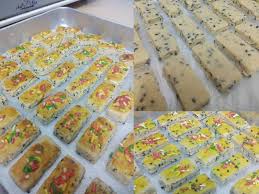 Tambahan pes oren kepada biskut ini memang menaikkan lagi rasa. 3 Resepi Biskut Raya Moden Sedap Yang Boleh Anda Cuba Tahun Ini