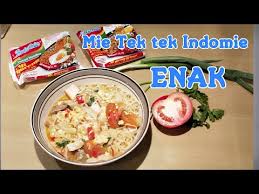 1 bungkus indomie goreng 1 telur ayam 3 bakso daging sayuran (sawi hijau dan tomat) air secukupnya saus sambal dan kecap (boleh pakai bumbu mi instan) bumbu halus : Resep Cara Membuat Mie Tek Tek Spesial Paling Enak