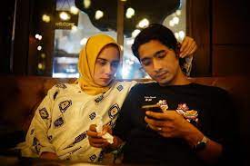 Mungkin ada yng tahu dan ada juga yang enggak yaa. Hamil Anak Pertama Ini 10 Potret Kemesraan Putri Anne Dan Suami