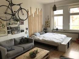 24qm Zimmer In 2 Zimmer Wohnung Westend Blucherschule Coole Einrichtungsidee Furs Wg Zimmer Mit Sofa C In 2020 Wg Zimmer 2 Zimmer Wohnung Einzimmerwohnung Einrichten