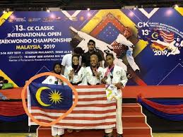 Oleh itu, lambing jalur pada bendera malaysia menggambarkan satu haluan yang lurus, hala tuju yang sama dan arah yang sama yang dianuti oleh rakyat negara ini dari perlis hingga ke. Setelah Basket Kini Taekwondo Salah Tampilkan Bendera Malaysia Dunia Tempo Co