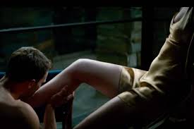 Et si fifty shades of grey était interdit aux moins de 18 ans ? 50 Nuances Plus Claires Le Film Devra Etre Interdit Aux Moins De 12 Ans