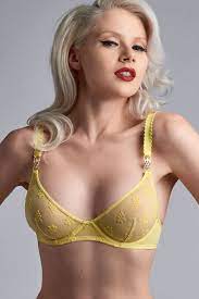 Les bonnets sont couverts de dentelle. Soif De Vivre Unpadded Plunge Bra