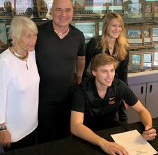 Cerca nel più grande indice di testi integrali mai esistito. Baseball Jaden Konnte Der Dritte Star Der Familie Graf Agassi Werden Welt