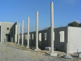 Les ouvrages soumis à de fortes contraintes doivent impérativement être réalisés en béton les armatures noyées dans le béton pour l'armer sont constituées de fers ronds (lisses ou tréfilés pour mieux accrocher le. Poteaux Prefabriques En Beton Arme Maison Bleue Maison Bleue