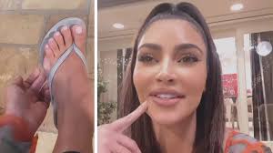 Kim kardashian (born kimberly noel kardashian in los angeles, california on october 21, 1980) is an american television personality and socialite. Kim Kardashian Proves She Doesn T Have 6 Toes Youtube