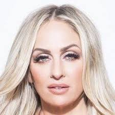 Kelly Lamoreaux's Instagram, Twitter & Facebook