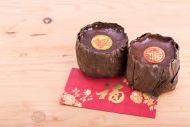Adunan ini dimasukkan ke dalam daun pisang yang dibentuk seperti bakul. Stay Year High With Nian Gao Miragas